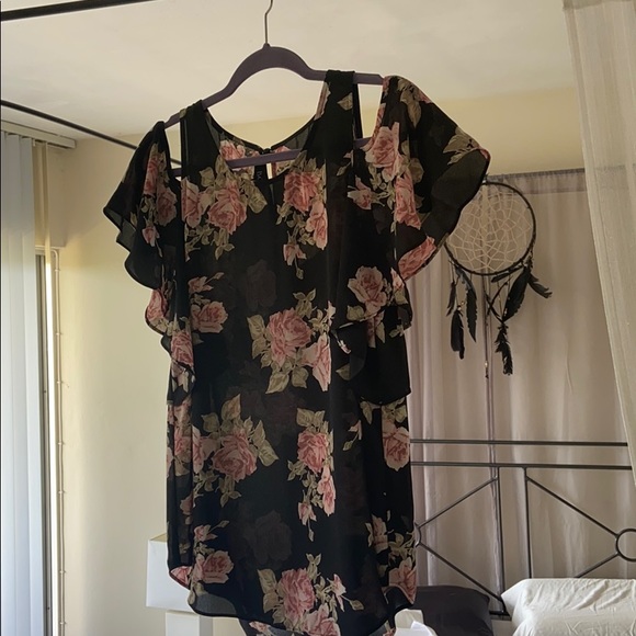 Cold shoulder top - Picture 4 of 5